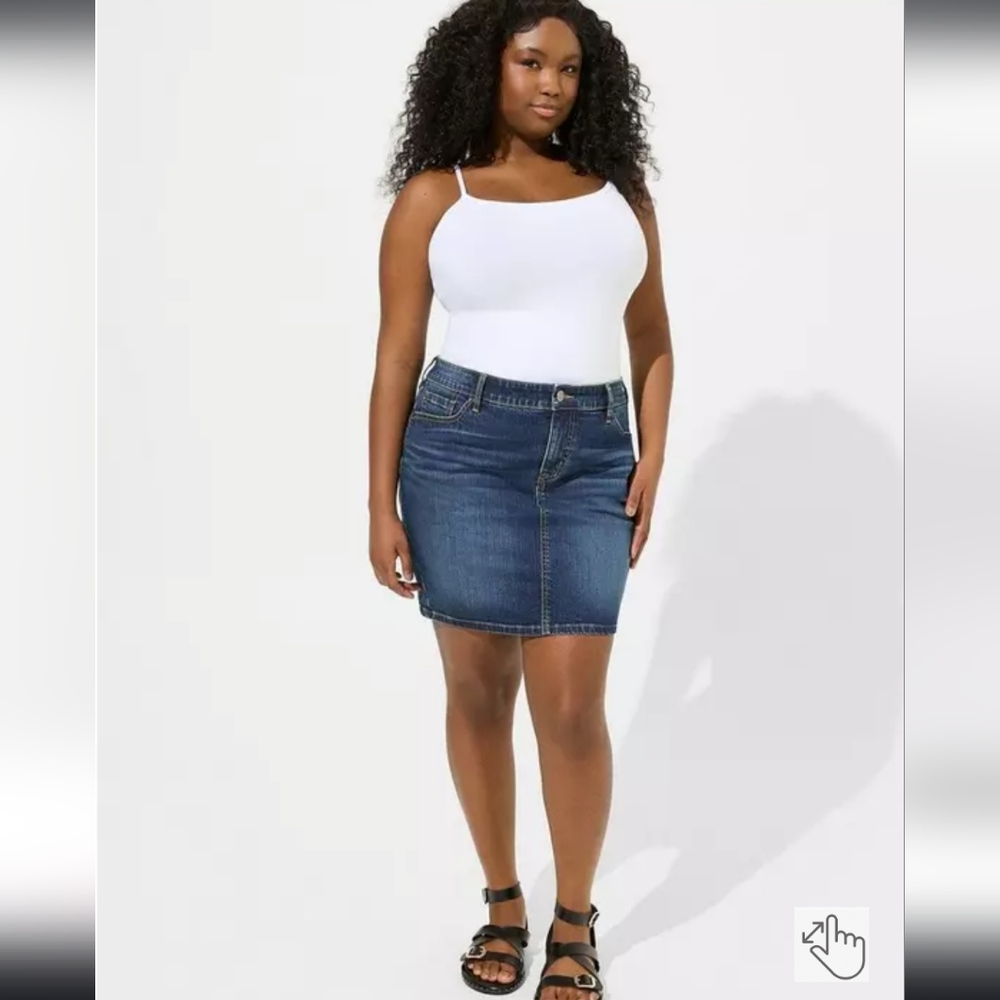 Torrid Mini Denim Skirt, size 20. NWT!